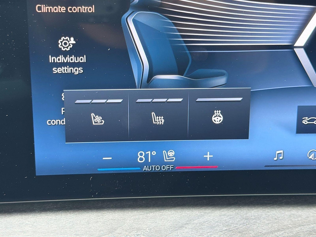 Used 2024 BMW X7 xDrive40i w/ M Sport Package AWD/4WD image 18