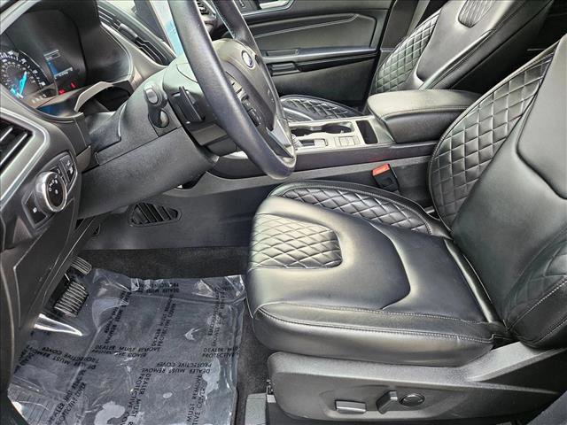 Used 2023 Ford Edge Titanium w/ Class II Trailer Tow Package image 16