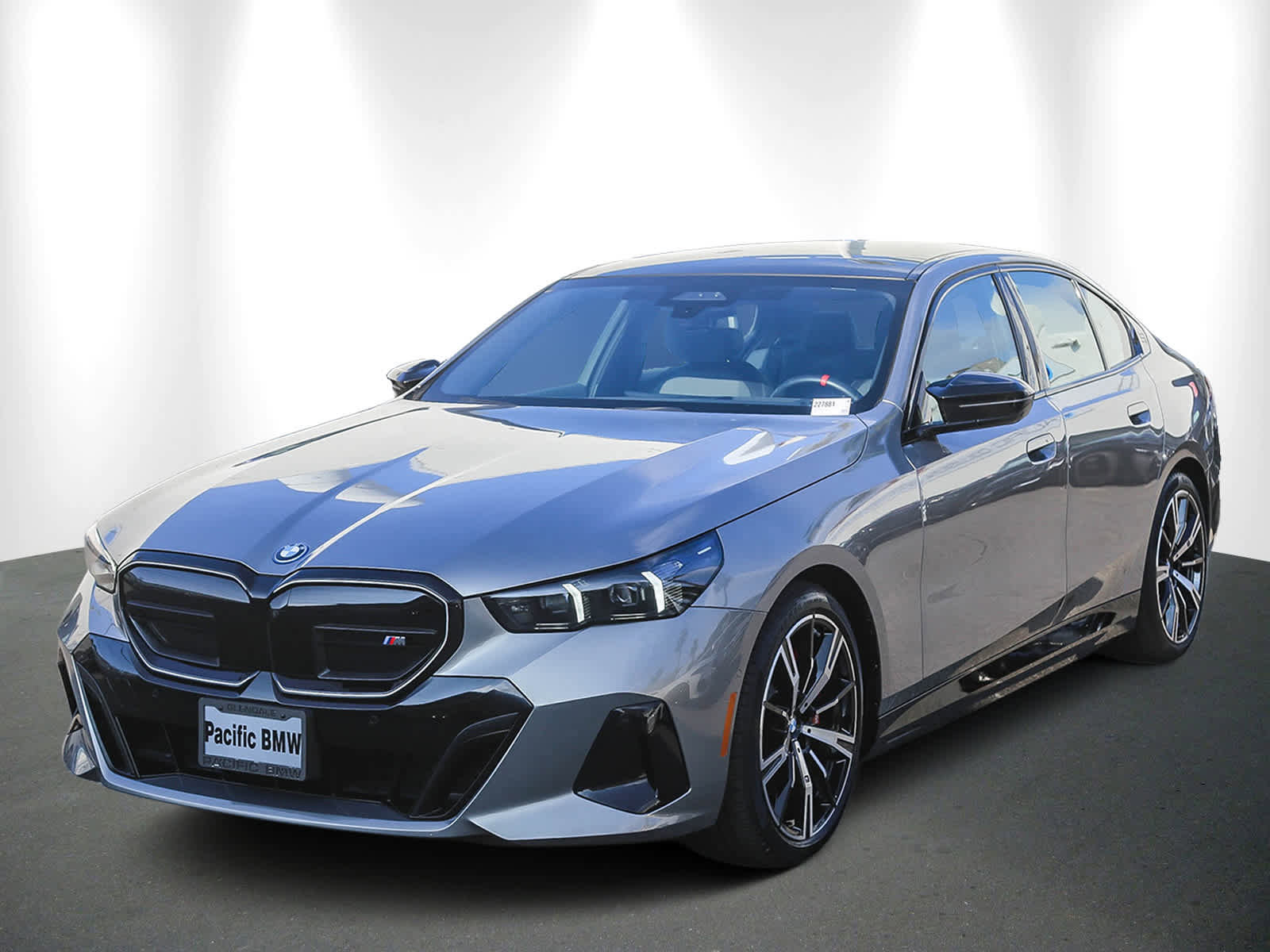 Used 2025 BMW i5 M60 w/ Premium Package image 3