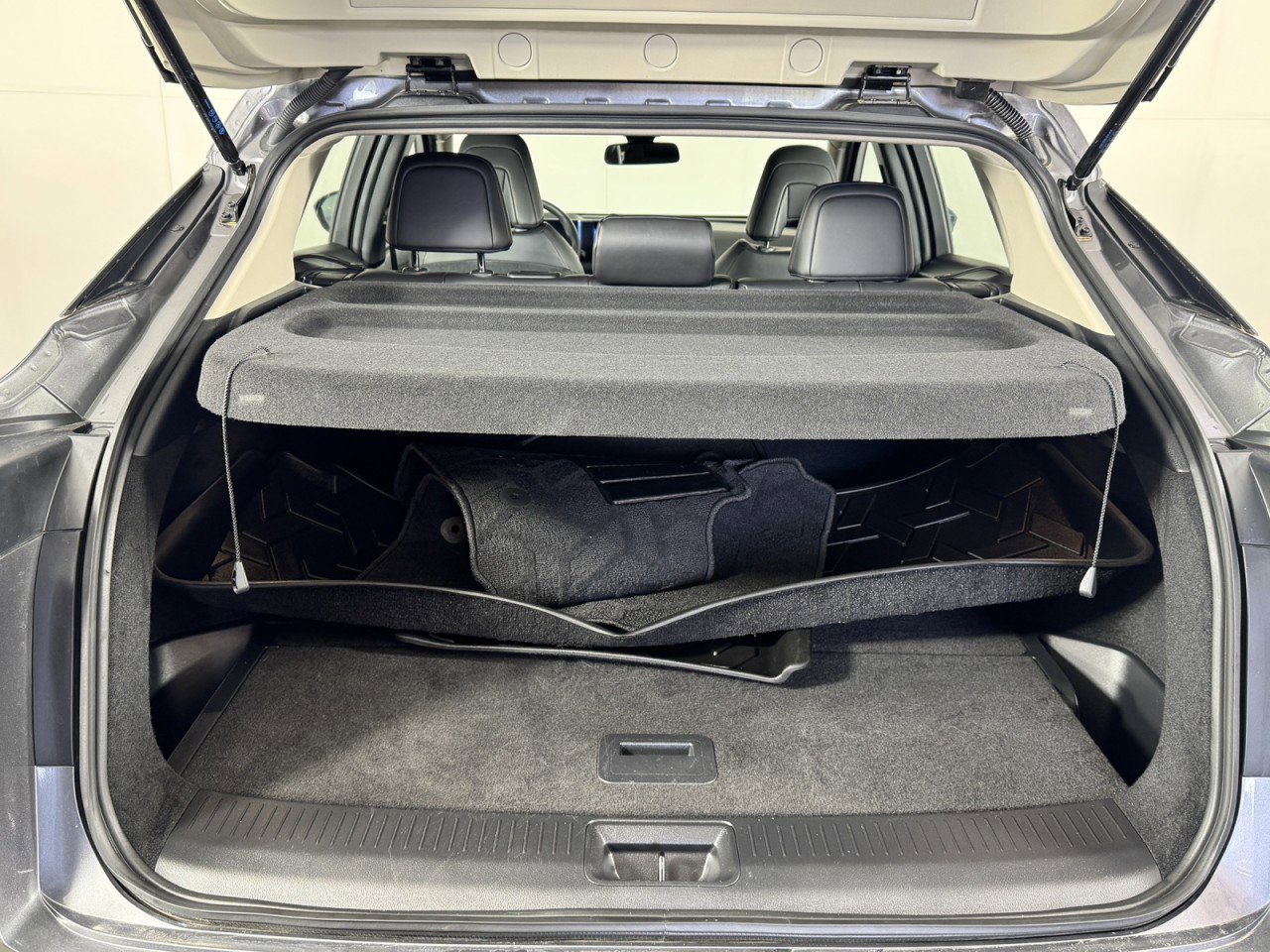 Used 2024 Nissan Ariya AWD image 14