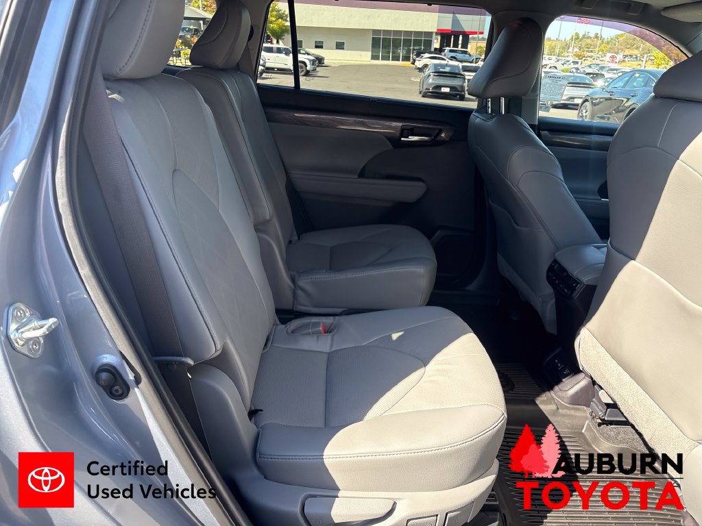 Used 2022 Toyota Highlander Platinum AWD/4WD image 21