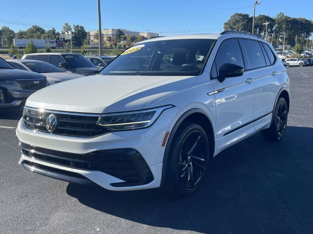 Certified 2023 Volkswagen Tiguan SE R-Line FWD image 3