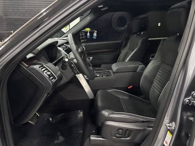 Used 2024 Land Rover Discovery Dynamic SE AWD/4WD image 11