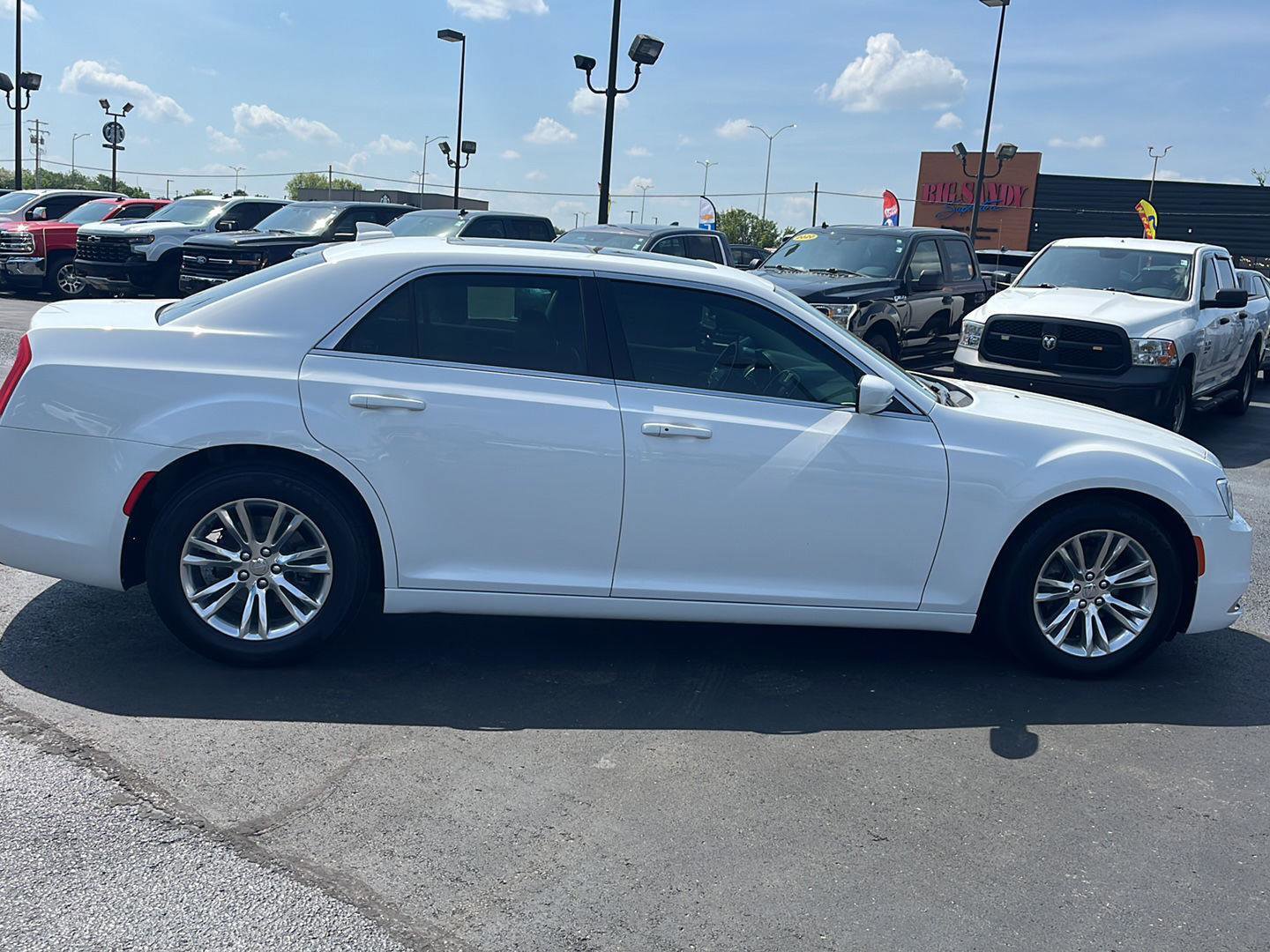 Used 2017 Chrysler 300 Limited w/ Value Package RWD image 6