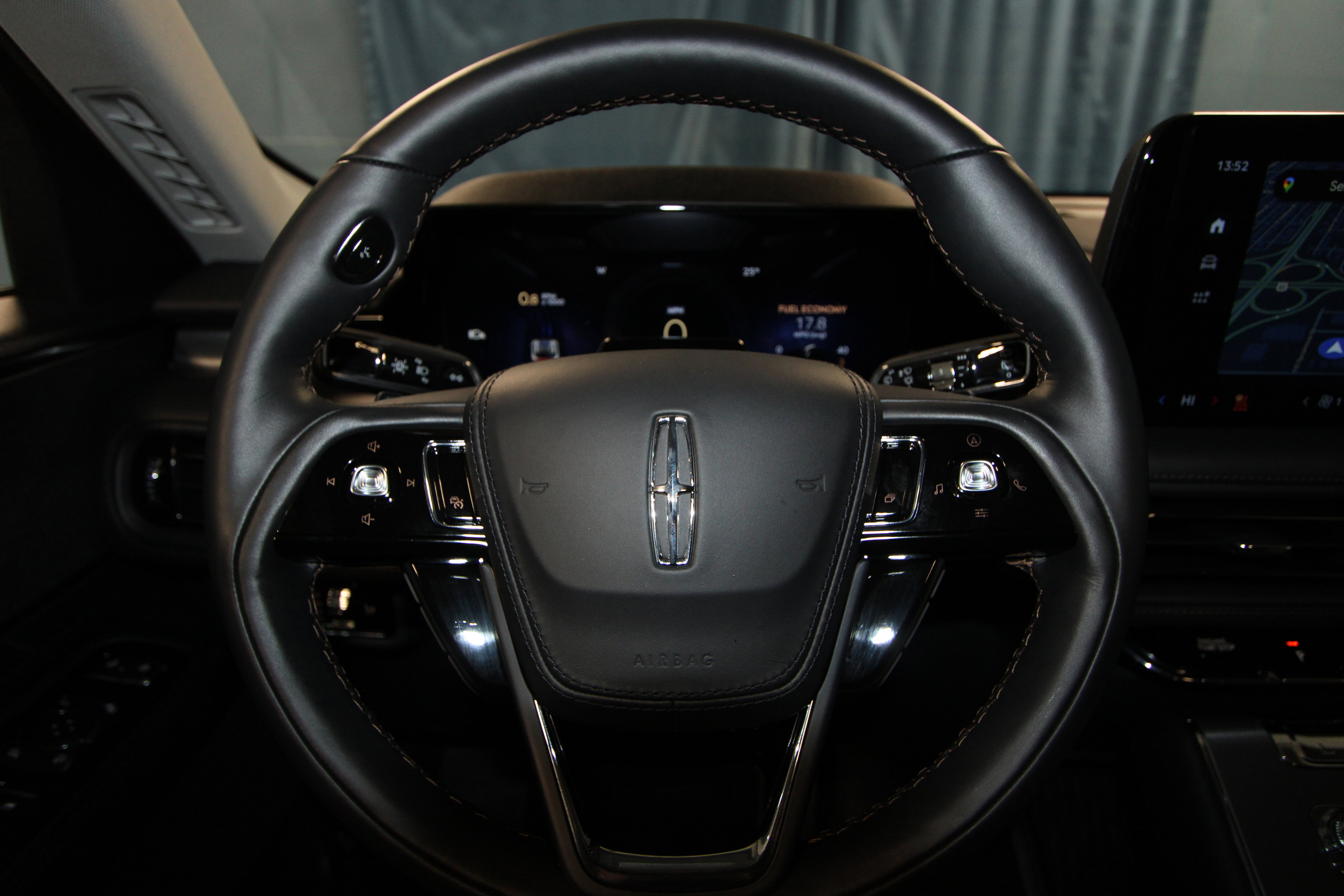 New 2026 Lincoln Aviator AWD w/ Jet Appearance Package image 9