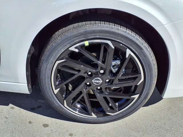 New 2026 Nissan Sentra SR w/ Floor Mat Package FWD image 5