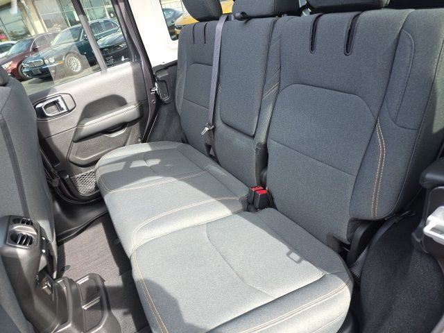 Used 2025 Jeep Wrangler Unlimited Sahara w/ Safety Group AWD/4WD image 40
