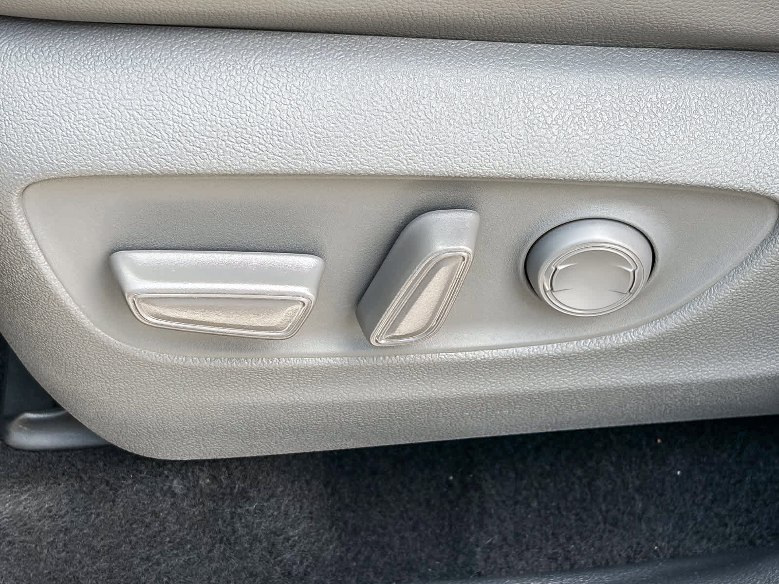 Used 2021 Toyota Highlander XLE FWD image 22