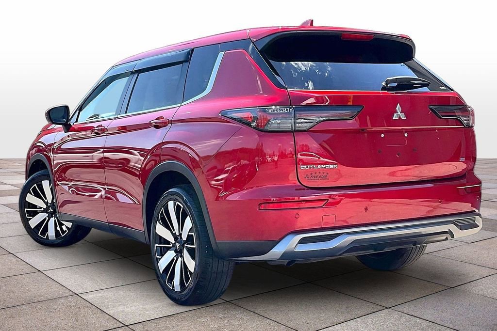 Used 2025 Mitsubishi Outlander SE image 11