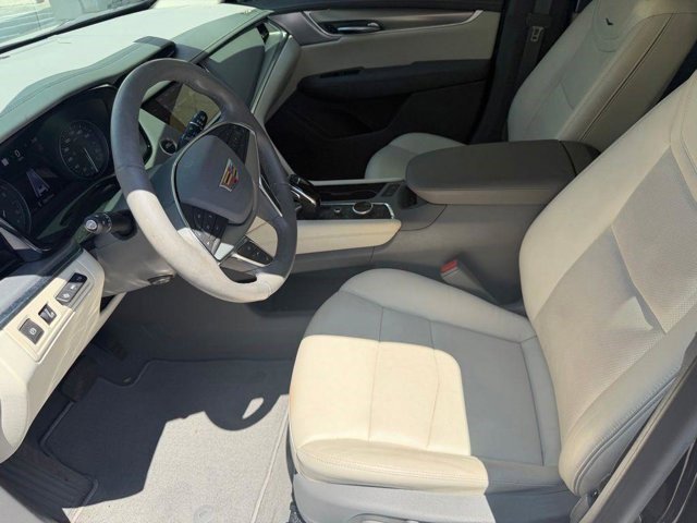 Certified 2024 Cadillac XT5 Premium Luxury w/ Technology Package FWD image 15