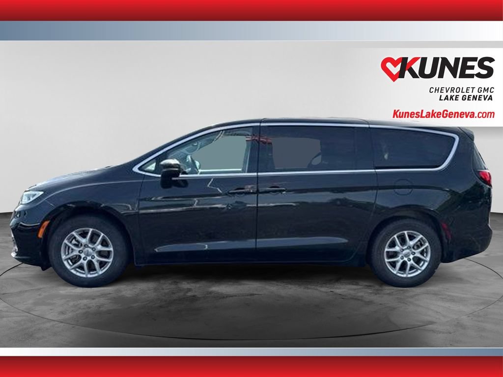 Used 2023 Chrysler Pacifica Touring-L FWD image 8