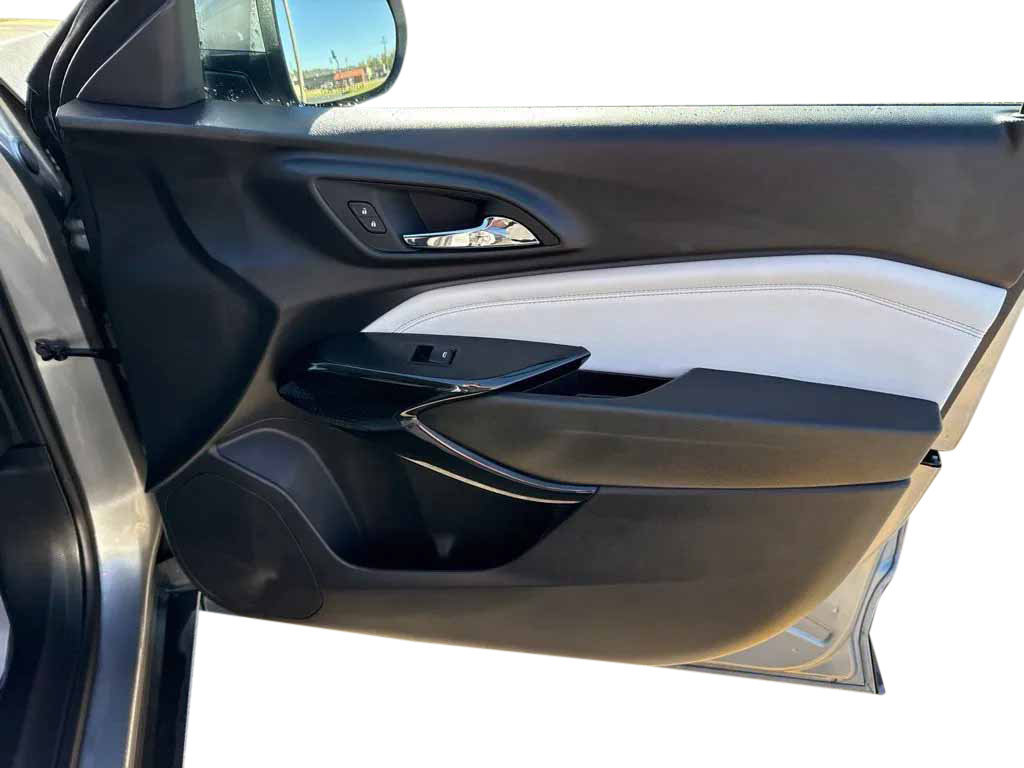 Used 2025 Chevrolet Trax LT FWD image 13