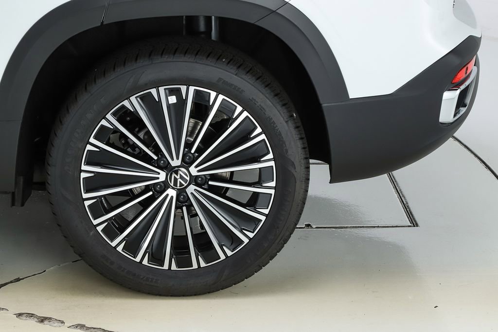 New 2026 Volkswagen Taos SE FWD image 43