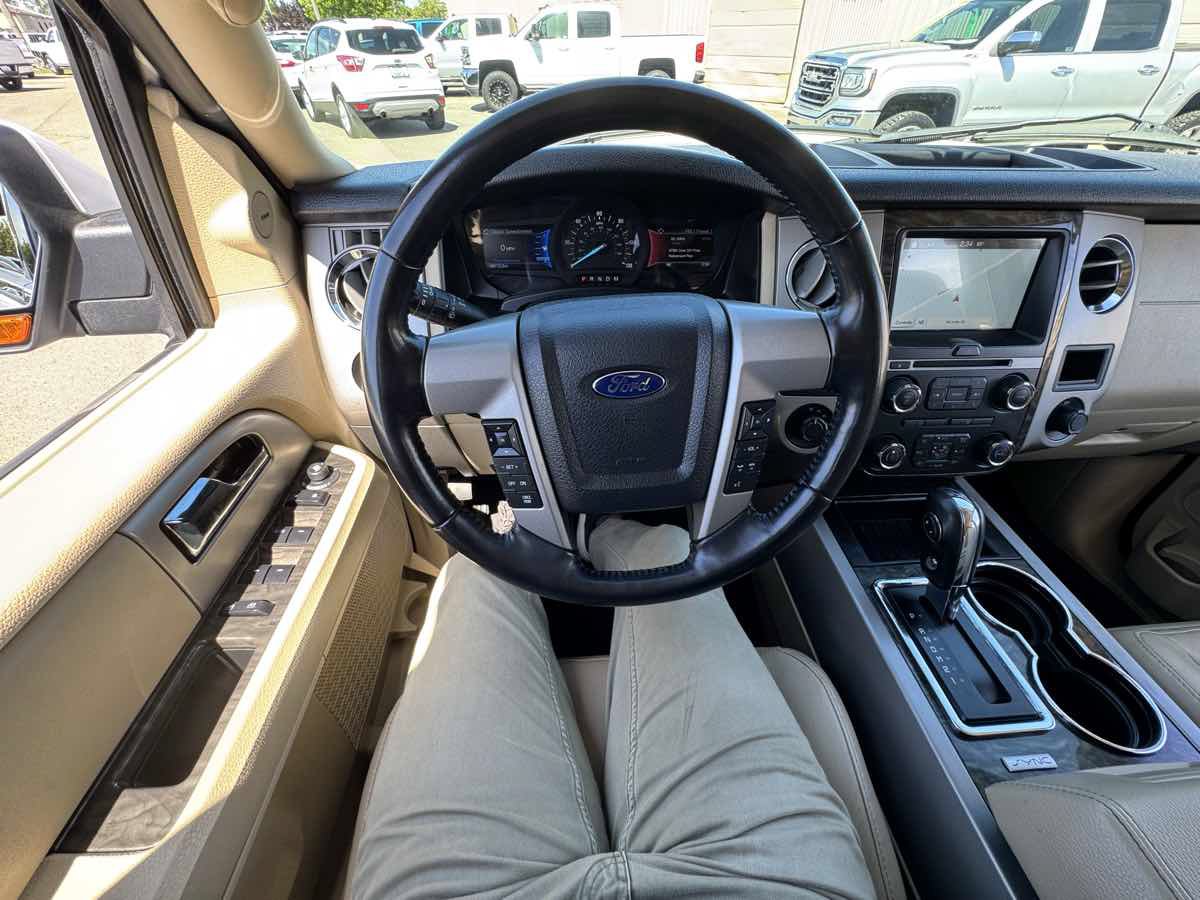 Used 2016 Ford Expedition Limited w/ Equipment Group 301A AWD/4WD image 37