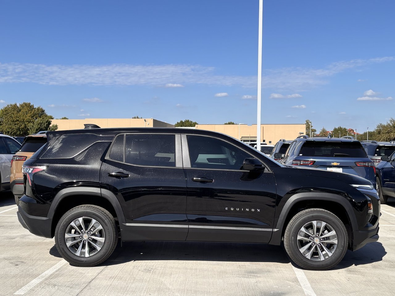 New 2027 Chevrolet Equinox LT FWD image 4