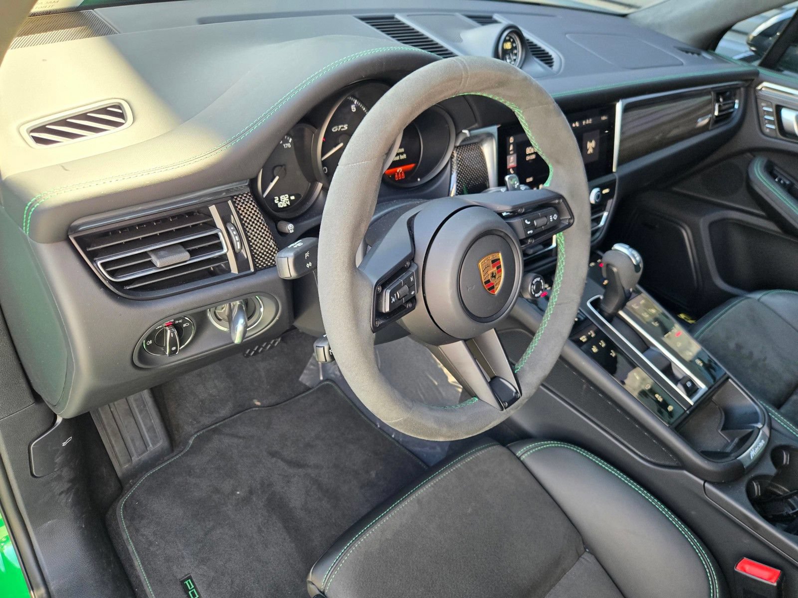 Certified 2026 Porsche Macan GTS AWD/4WD image 4