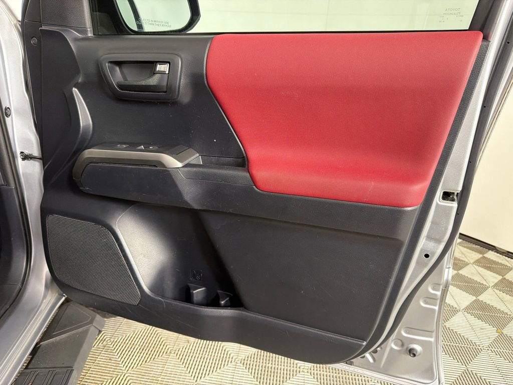Used 2019 Toyota Tacoma SR5 RWD image 14