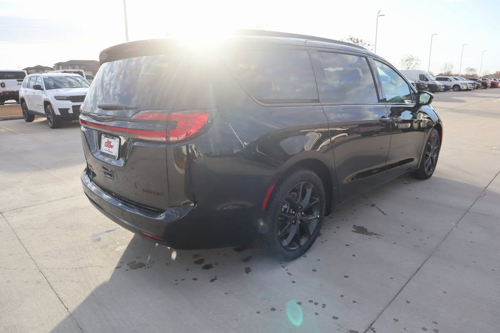 New 2026 Chrysler Pacifica Limited w/ S Appearance Package image 23