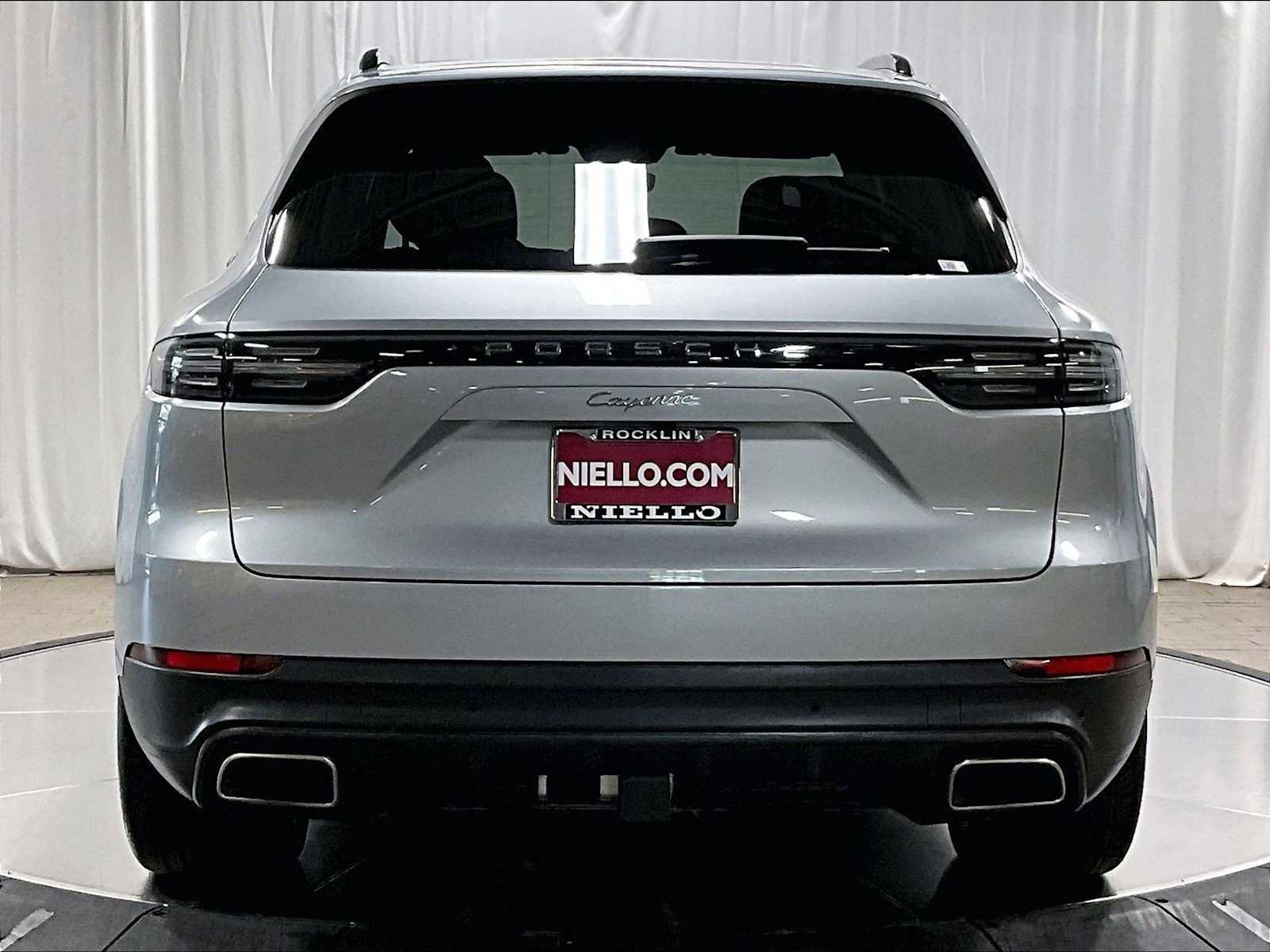 Used 2023 Porsche Cayenne image 8