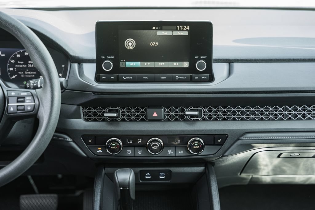 Used 2025 Honda Accord SE image 16