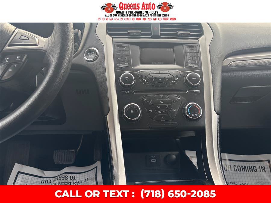 Used 2018 Ford Fusion SE FWD image 14