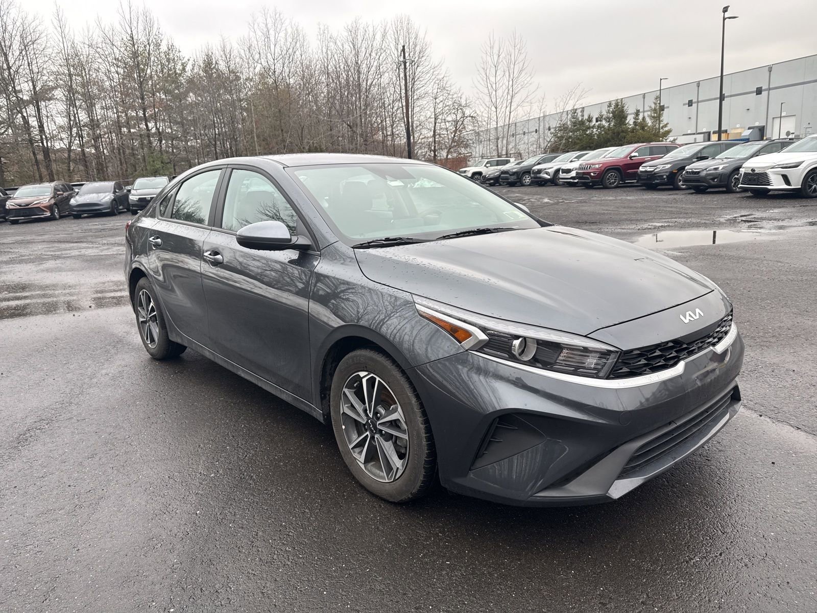 Used 2023 Kia Forte LXS image 3