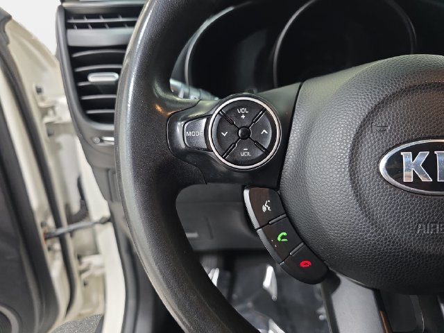 Used 2016 Kia Soul FWD image 17