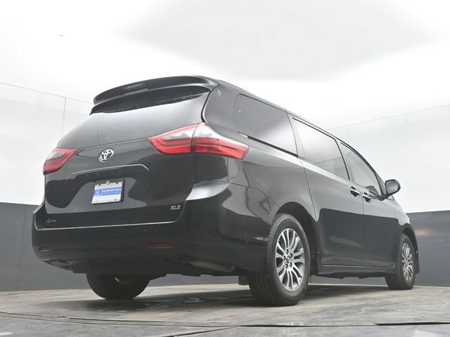 Used 2020 Toyota Sienna XLE FWD image 48