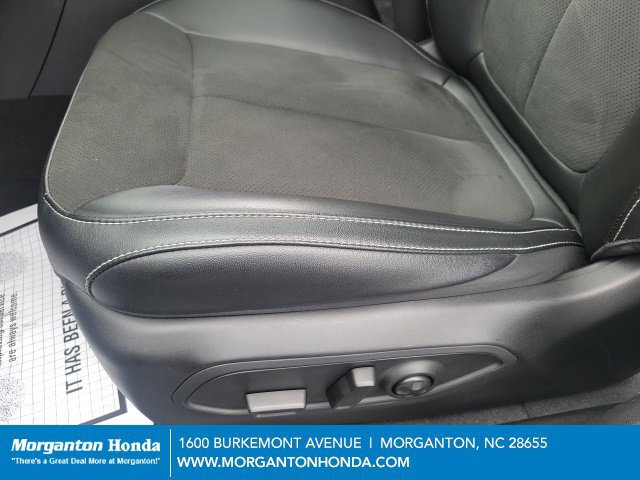 Used 2025 Jeep Grand Cherokee L Altitude RWD image 12