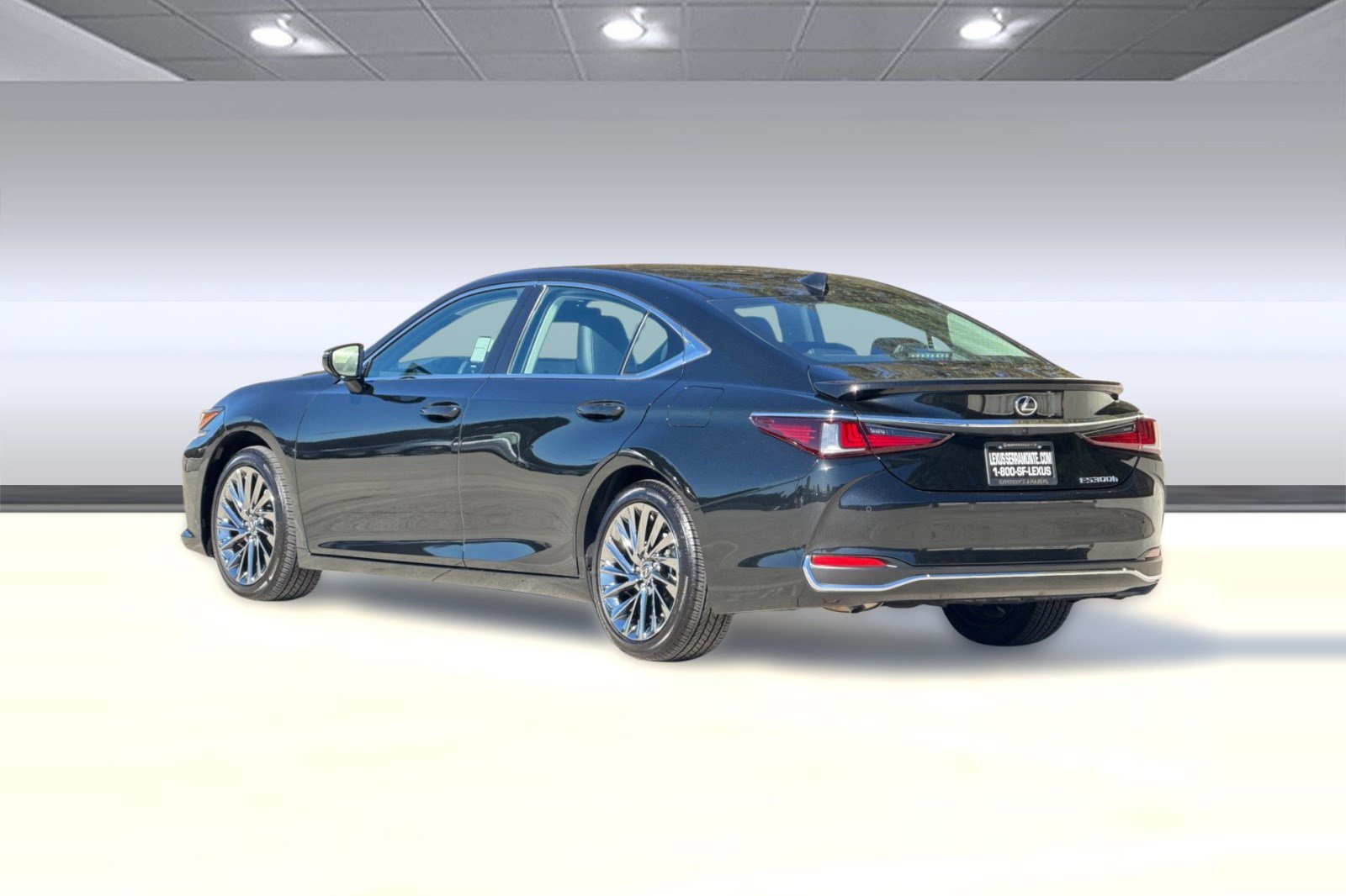 Used 2025 Lexus ES 300h w/ Luxury Package image 3