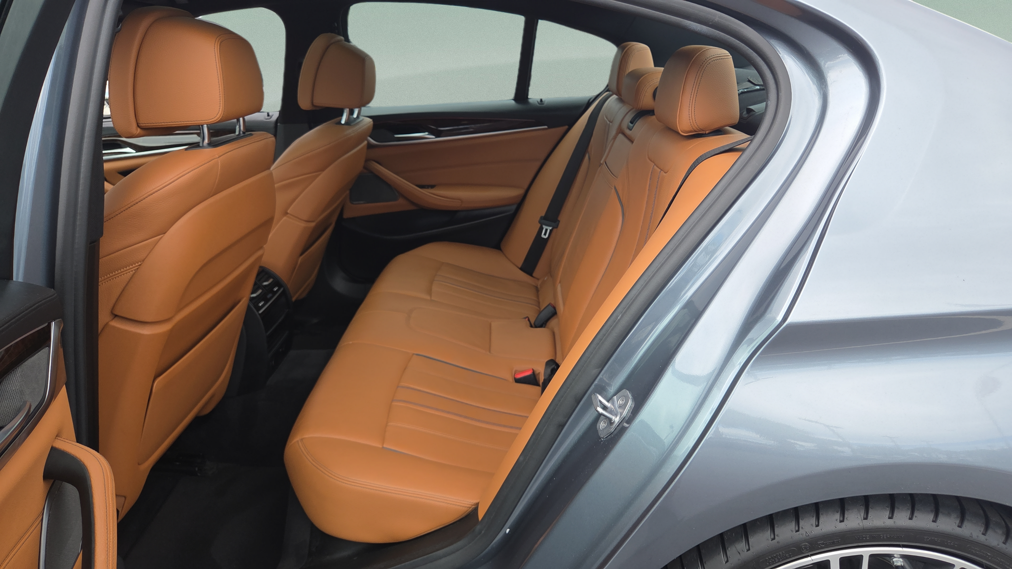 Used 2018 BMW 540i w/ M Sport Package RWD image 11