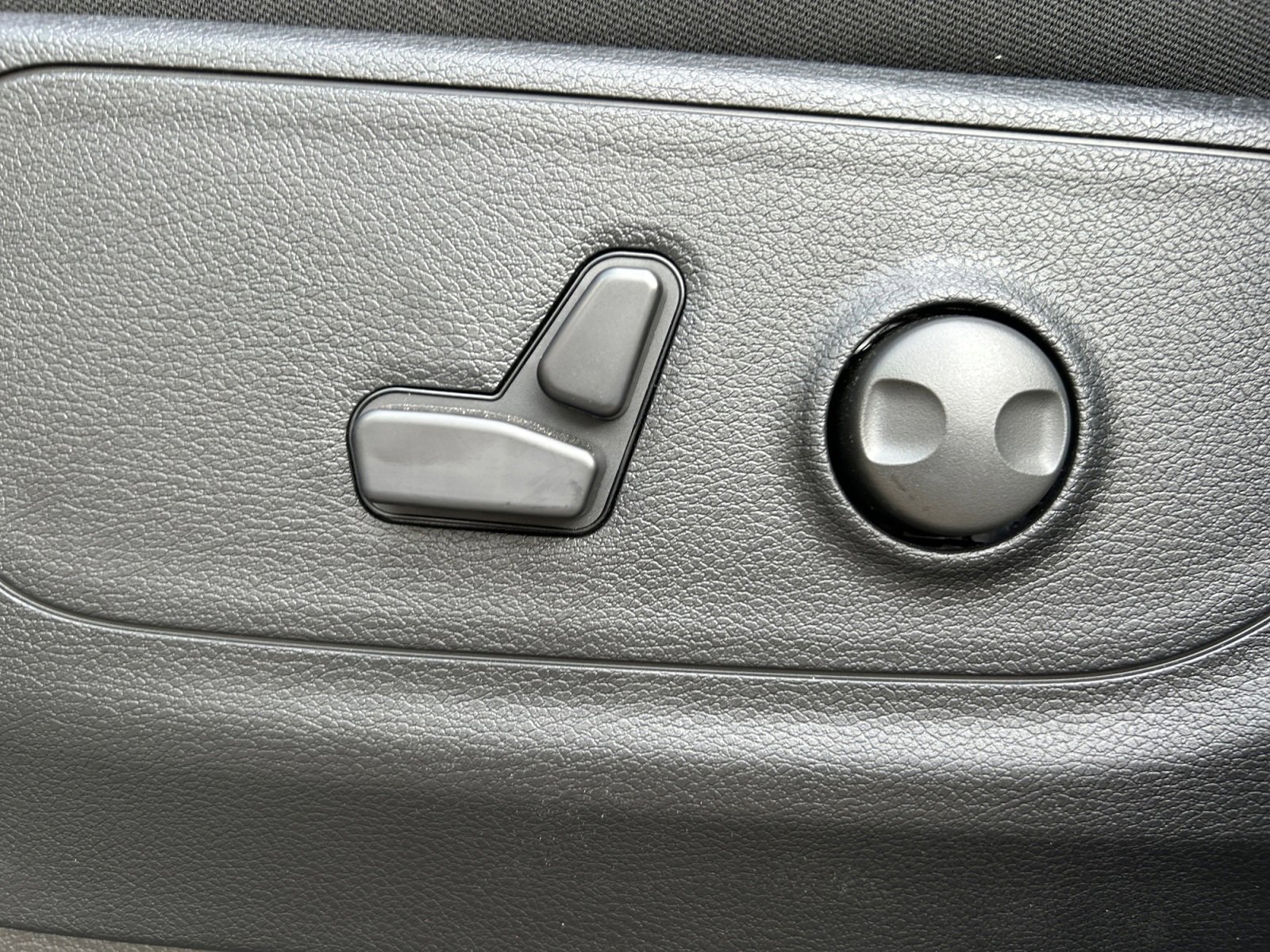 New 2026 RAM 1500 4x4 Crew Cab image 25