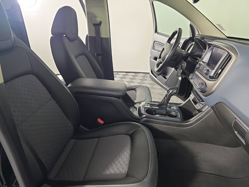 Used 2022 Chevrolet Colorado Z71 w/ Z71 Midnight Edition image 36