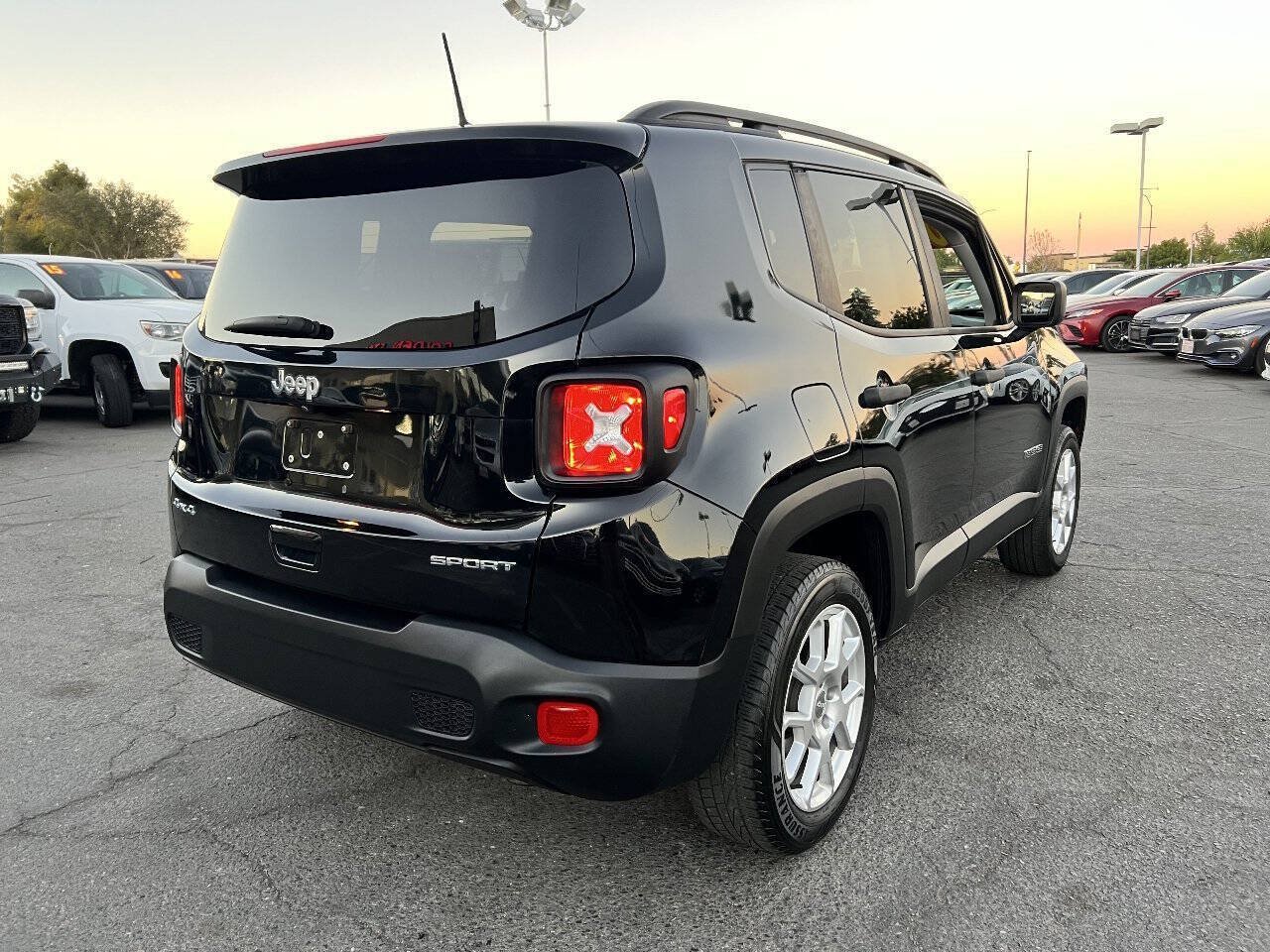 Used 2020 Jeep Renegade Sport w/ Sport Appearance Group AWD/4WD image 6