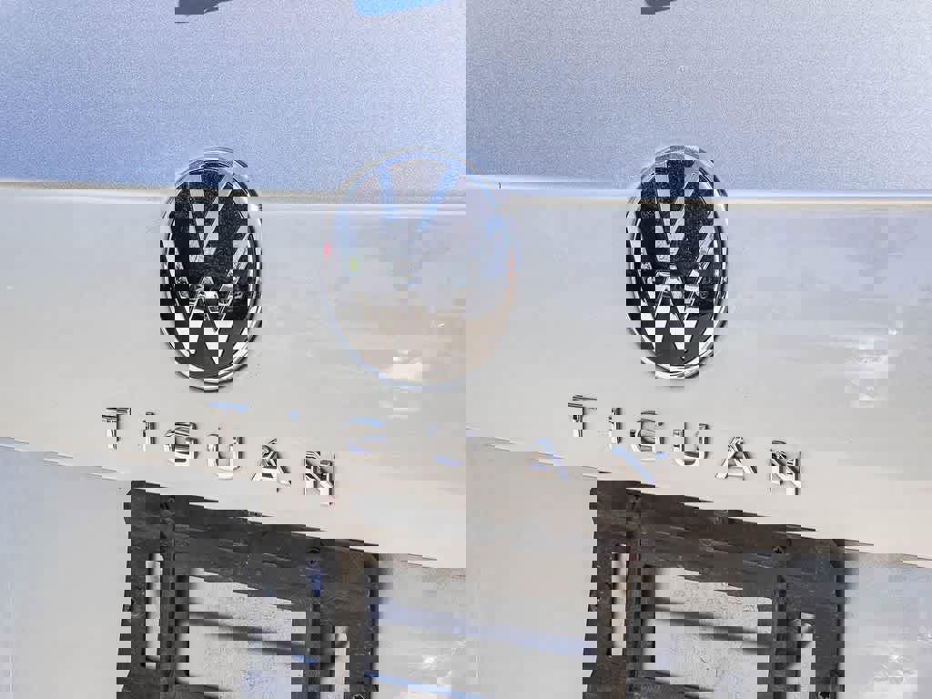 Used 2022 Volkswagen Tiguan SE R-Line image 19