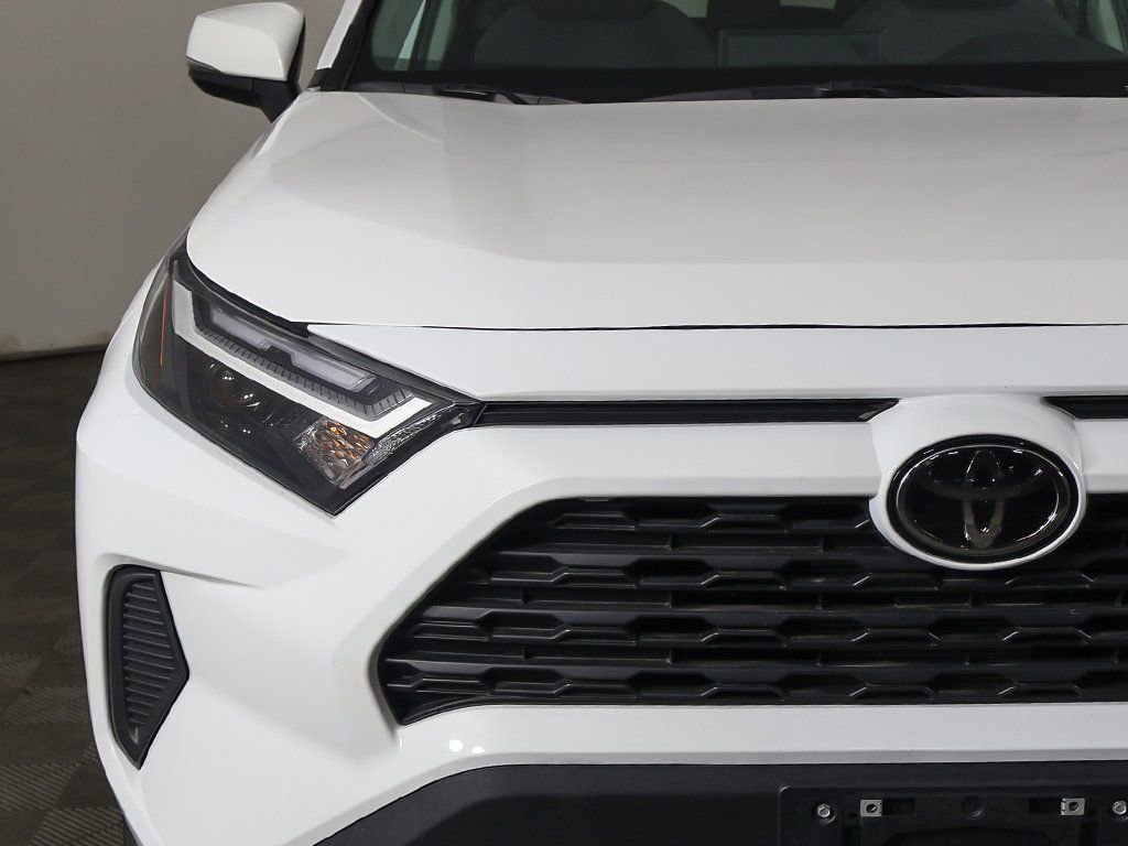 Used 2025 Toyota RAV4 XLE AWD/4WD image 11