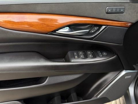Used 2019 Cadillac Escalade Luxury image 17
