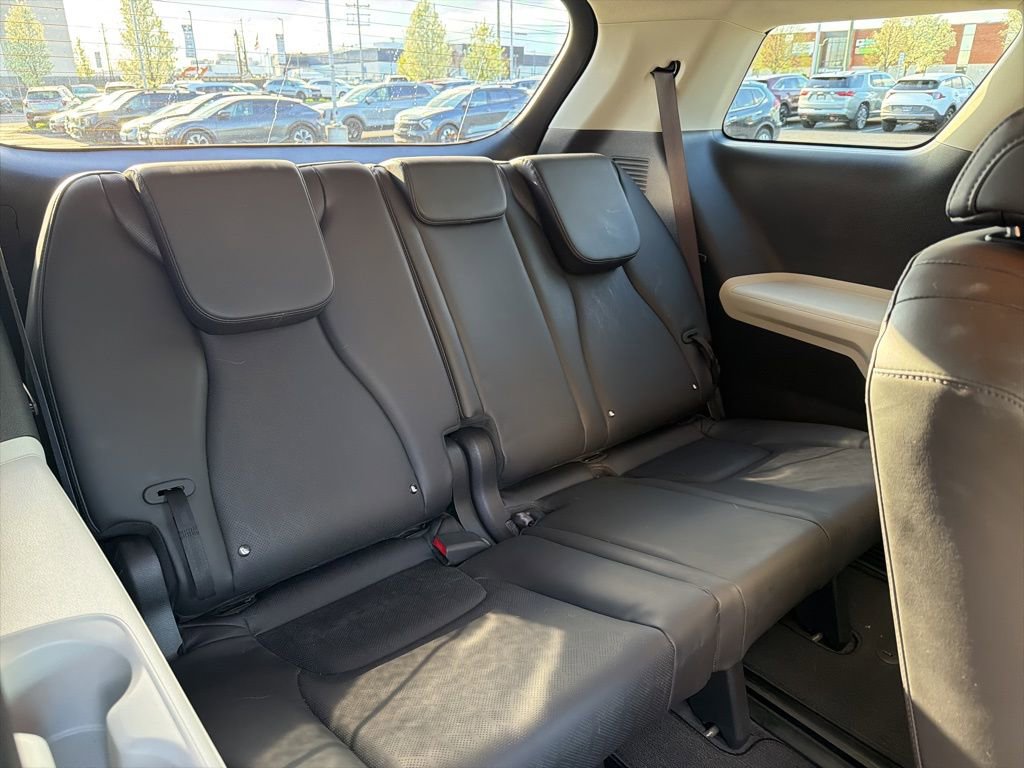 Used 2024 Kia Carnival LX FWD image 16