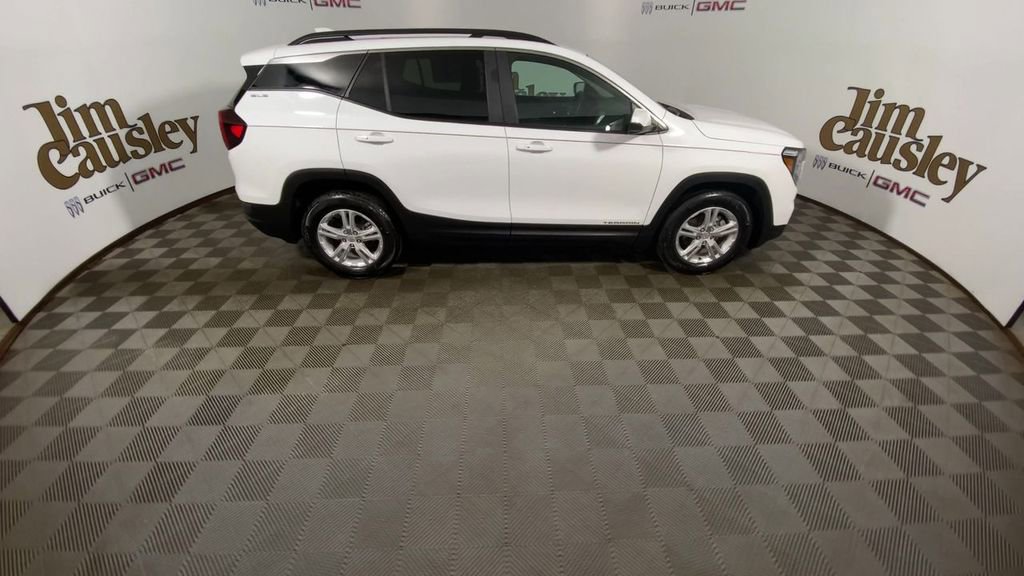 Certified 2023 GMC Terrain SLE w/ Driver Convenience Package image 9