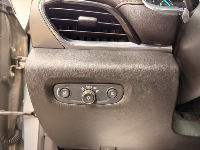 Used 2019 Chevrolet Traverse LT FWD image 14