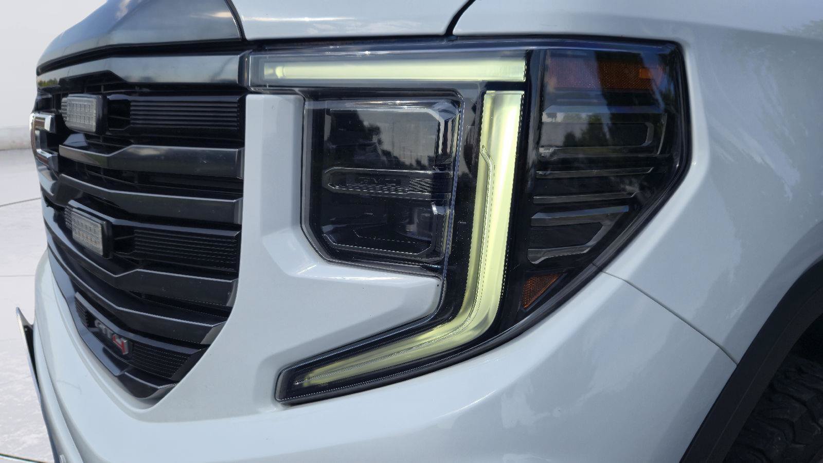 Used 2023 GMC Sierra 1500 AT4 w/ Technology Package AWD/4WD image 12