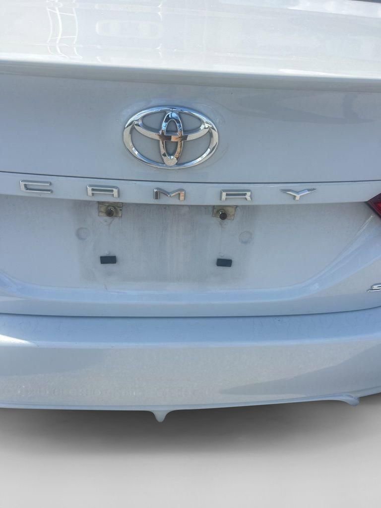 Used 2024 Toyota Camry SE image 3