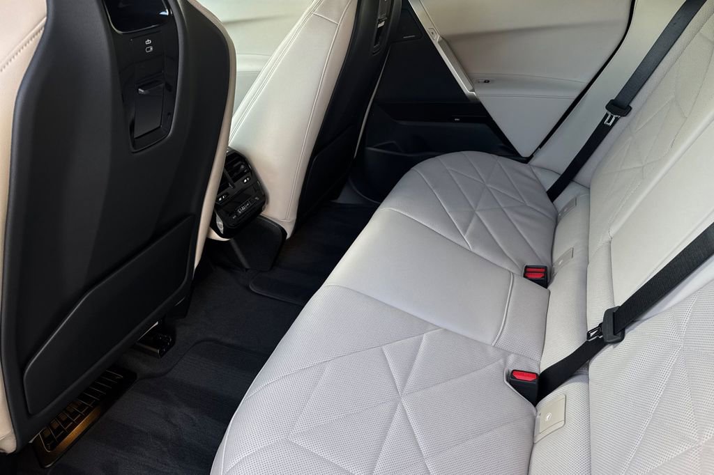 New 2026 BMW iX xDrive60 AWD/4WD image 12