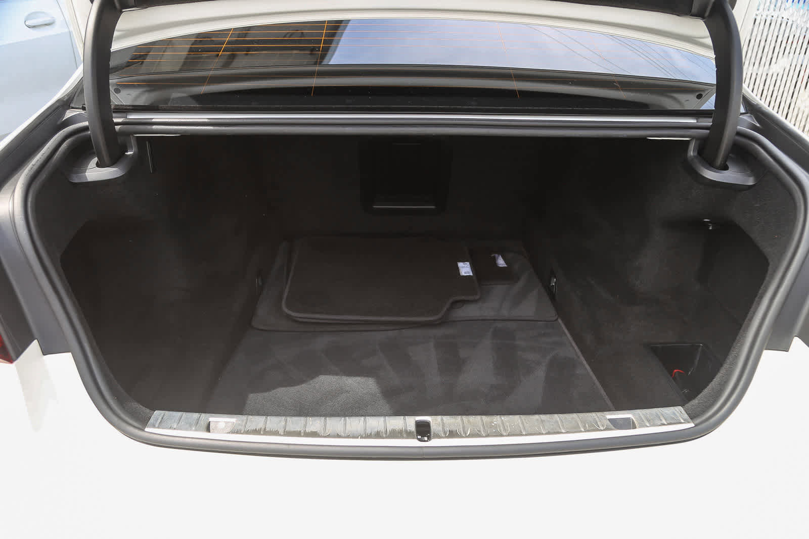 Certified 2022 BMW 750i xDrive w/ Autobahn Package image 24