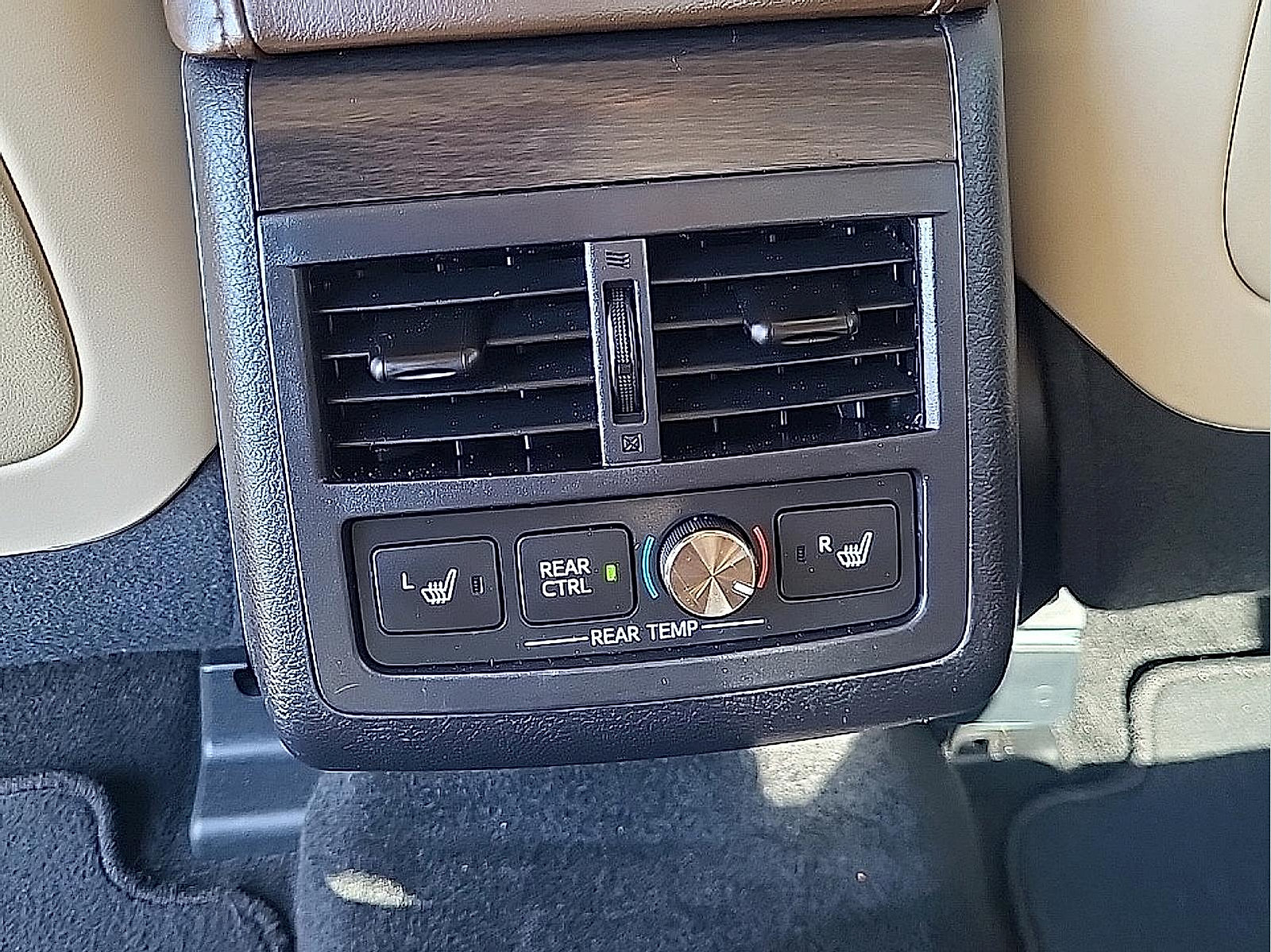 Used 2016 Toyota Avalon Limited w/ Toyota Safety Sense Package FWD image 14