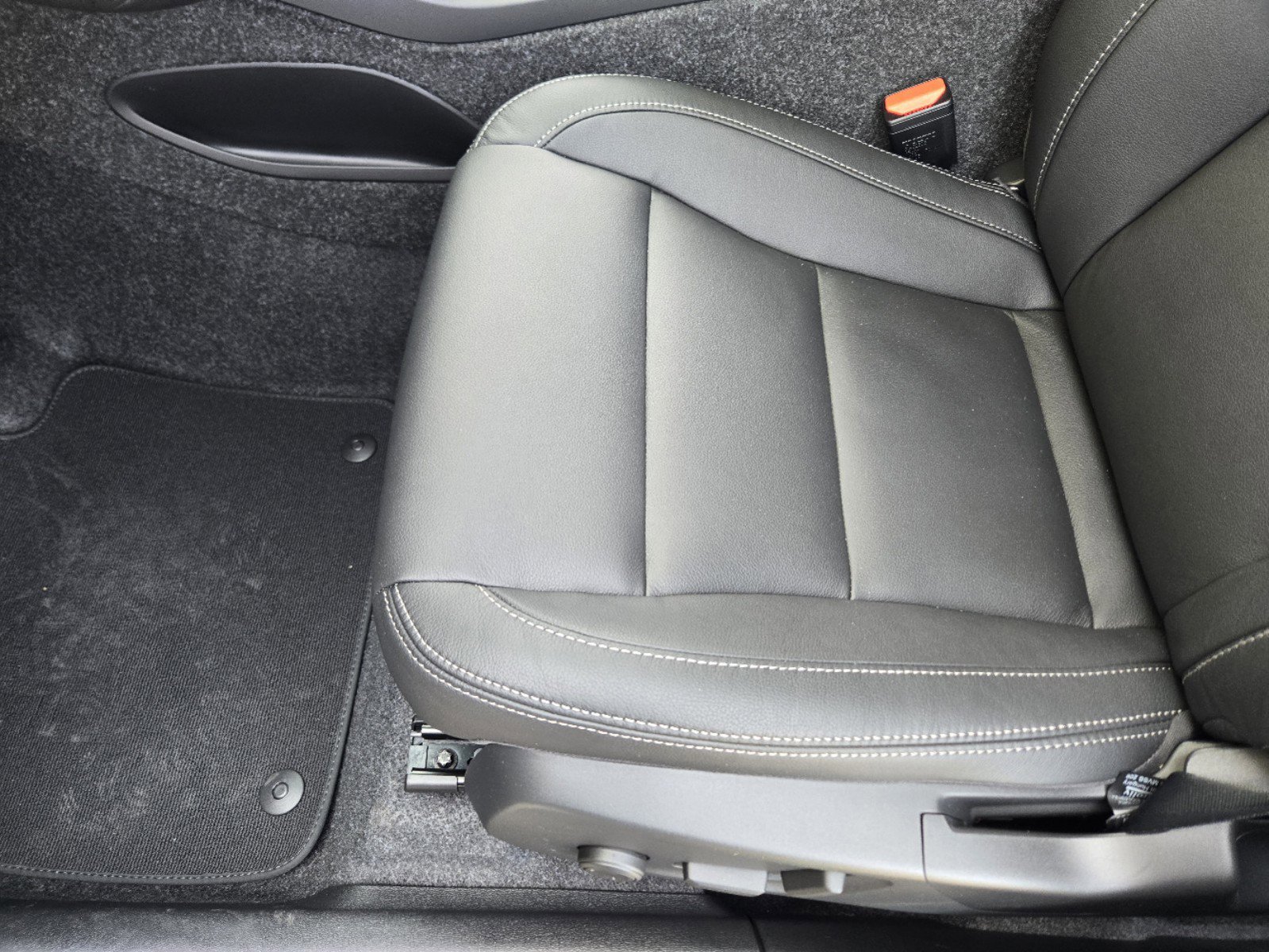 New 2025 Volvo XC40 B5 Core w/ Protection Package Premier image 27