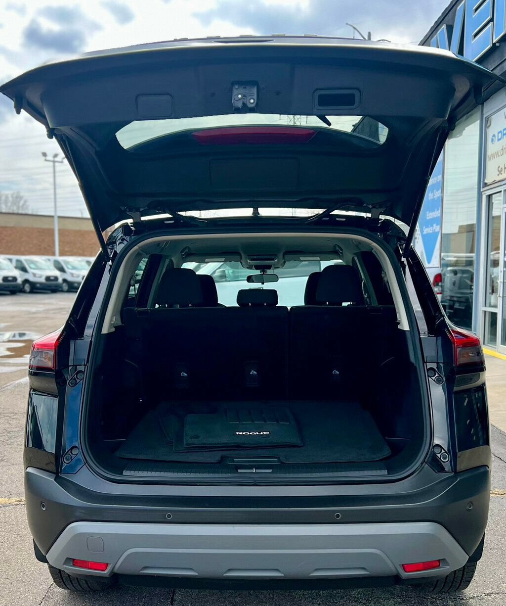 Used 2023 Nissan Rogue SV AWD/4WD image 9