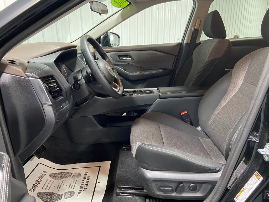 Used 2022 Nissan Rogue SV image 9