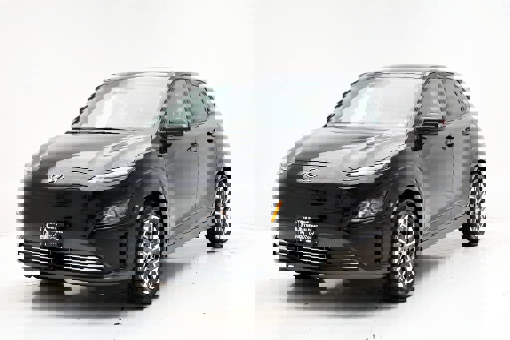 Used 2023 Hyundai Kona SE video 2