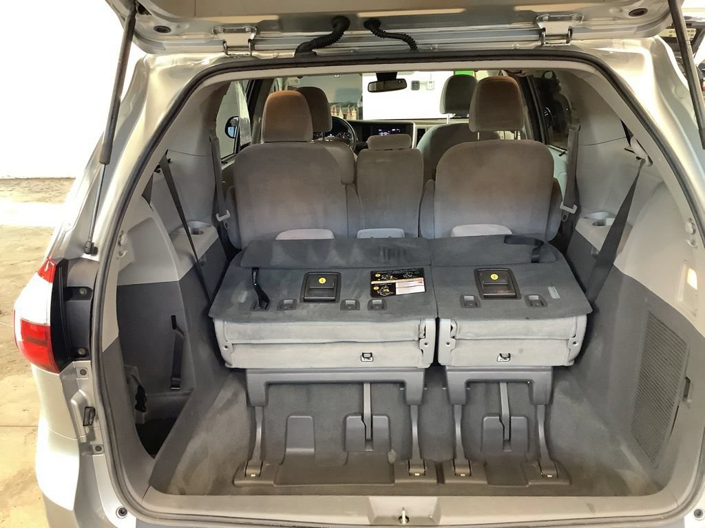 Used 2019 Toyota Sienna LE FWD image 23